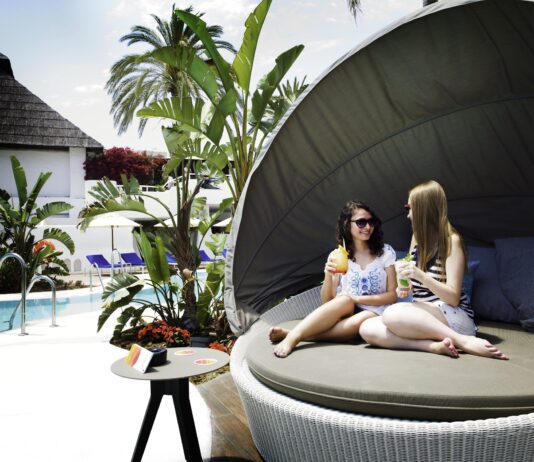 Piscina Orange Beach Club Marbella