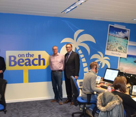 bendodo-y-bernal-con-bill-allen-directivo-de-j-on-the-beach_o