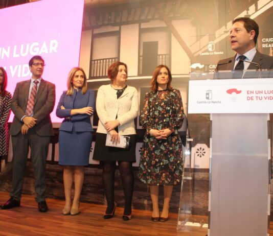 La provincia de Ciudad Real ha sido este miércoles protagonista de las actividades que se llevan a cabo en el stand del Gobierno de Castilla-La Mancha en FITUR, con una serie de actividades como muestras gastronómicas, catas de vino y muestras de artesanía.