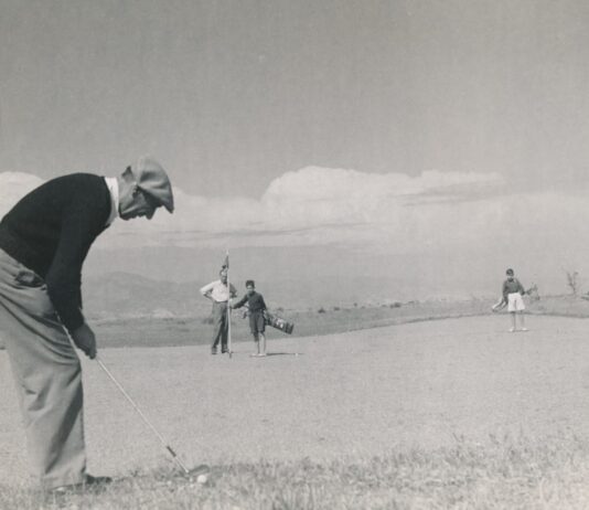 En 1926 se funda el Real Club de Campo y dos años después se inaugura el primer green de la provinciaEs en los años 60 cuando comienza la explosión de los clubes de golf