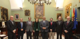 La consejera de Cultura, Rosa Aguilar, ha participado hoy en el Paraninfo de la Universidad de Sevilla en el acto de presentación a la comunidad universitaria del Si-tio de los Dólmenes de Antequera tras su declaración como Patrimonio Mundial de la Unesco el pasado mes de de julio.