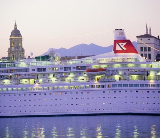 Una delegación de Málaga, compuesta por representantes del Puerto de Málaga, el Área de Turismo del Ayuntamiento de la capital, Turismo y Planificación Costa del Sol, Consejería de Turismo y Deporte de la Junta de Andalucía y Cruceros Málaga participará conjuntamente en una acción comercial llevada a cabo en Estados Unidos entre los días 6 y 10 de febrero, con el objetivo de continuar el contacto con las principales compañías del sector del crucero con sede en Miami y Seattle, así como presentar las novedades del puerto y el destino.