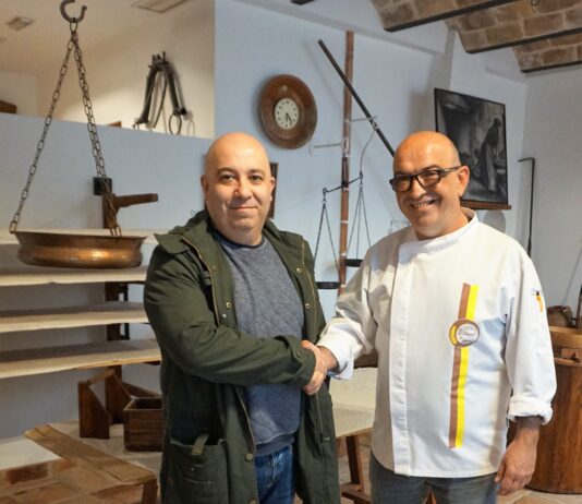 El Colmenero de Alhaurín, el obrador artesano con una importante vinculación a la Alta Gastronomía, ha firmado un acuerdo con la Asociación de Amigos de la Alta Gastronomía de Marbella de participación activa en la II Edición de Marbella All Stars, que tendrá lugar los días 22 y 23 de mayo.