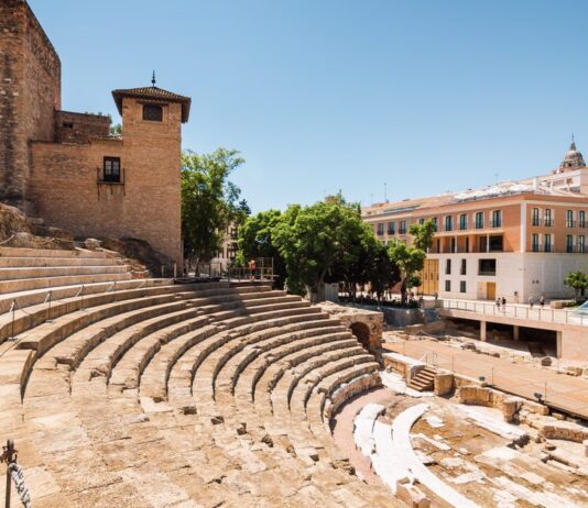 El Teatro Romano de Málaga fue el tercer enclave más visitado de Andalucía durante el año 2016, al recibir un total de 378.228 usuarios, lo que supone un incremento de 37.203 personas (10,9%) respecto al ejercicio anterior. Con estas cifras, este yacimiento, integrado en la Red de Espacios Culturales de Andalucía (RECA) gestionada por la Consejería de Cultura, se consolida como espacio cultural imprescindible para conocer la historia y evolución de la ciudad.