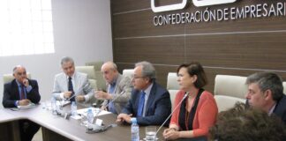 El Palacio de Ferias y Congresos de Málaga (Fycma), ha participado a través de su directora general, Yolanda de Aguilar, en la jornada formativa sobre gestión de palacios de congresos que ha tenido lugar en la sede de la Confederación de Empresarios de Córdoba (CECO) y en la que también han intervenido el director del Palacio de Congresos de Granada, Raúl Lozano, y el director del Palacio de Congresos de Cádiz, Carlos García. Han estado presentes, además, numerosos empresarios del sector turístico, así como representantes de instituciones cordobesas y profesionales del ramo.