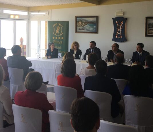 Turismo Andaluz se reúne con empresarios de Nerja