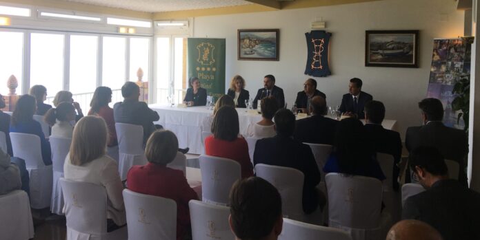 Turismo Andaluz se reúne con empresarios de Nerja
