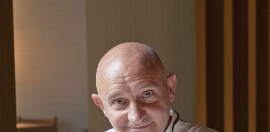 Toño Pérez, chef con tres Estrellas Michelin y propietario de Atrio, gran protagonista de H&T 2026