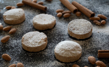 Dulces andaluces de Navidad: un viaje por la memoria azucarada del sur