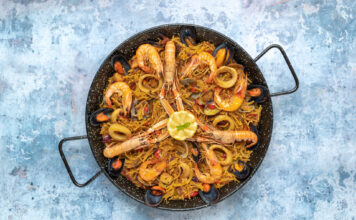 Fideuá: el plato mediterráneo que se cocina a base de mar y paciencia