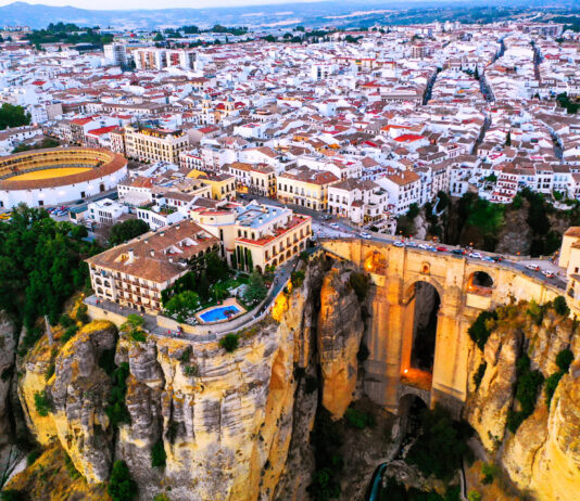 Pueblos andaluces para perderse entre historia, paisaje y tradición