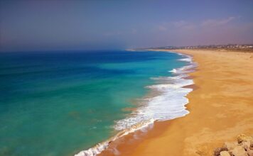 Diez playas de Andalucía donde empezar a disfrutar del sol y el buen tiempo