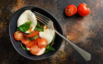 Ensaladas con mozzarella, frescura italiana para los días luminosos