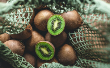 El kiwi: el pequeño fruto que concentra la energía del verde